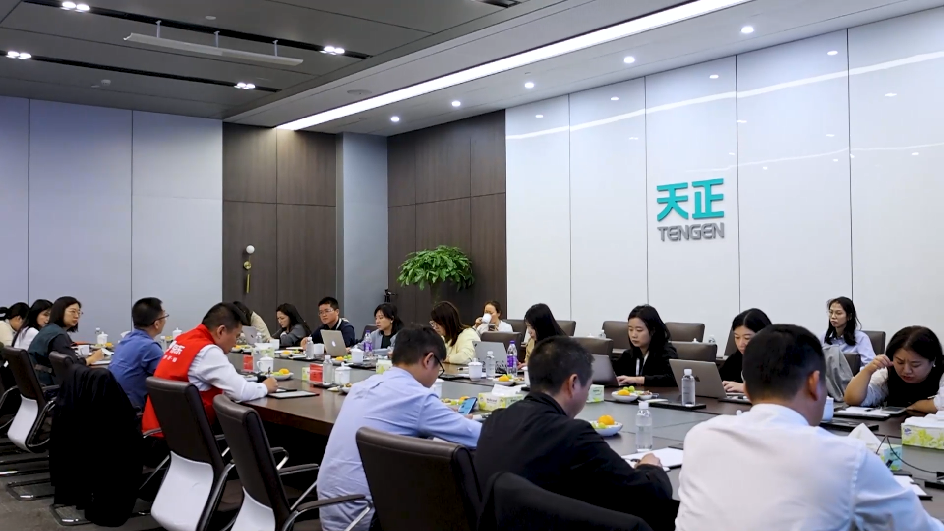 京东工业走进爱神直播平台，探访产业数智化之路！